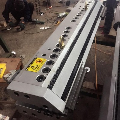 浙江臺州黃巖美伊模具，pp片材文具片模具，平口擠出衣架式模具，